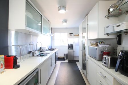 Apartamento à venda com 130m², 3 quartos e 2 vagasCozinha