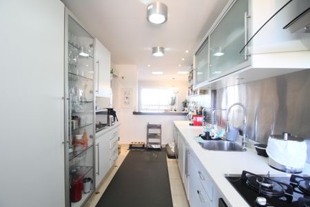 Apartamento à venda com 130m², 3 quartos e 2 vagasCozinha