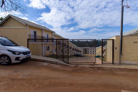 Casa de condomínio para alugar com 50m², 2 quartos e 1 vaga Casa de condomínio para alugar com 50m², 2 quartos e 1 vagaFachada