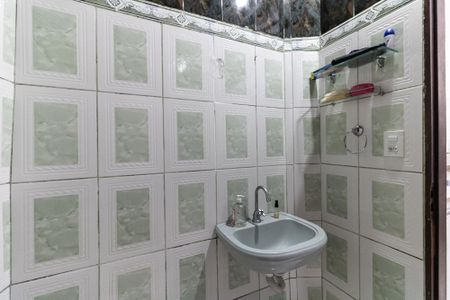 Casa à venda com 153m², 3 quartos e 2 vagas Casa à venda com 153m², 3 quartos e 2 vagasBanheiro Social