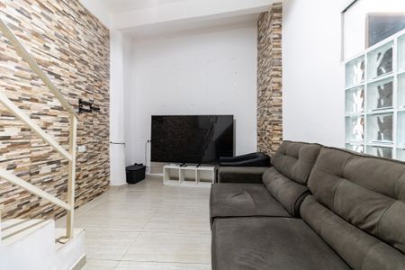 Casa à venda com 153m², 3 quartos e 2 vagas Casa à venda com 153m², 3 quartos e 2 vagasSala