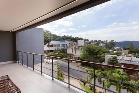 Casa de condomínio à venda com 548m², 4 quartos e 4 vagasVaranda da Sala