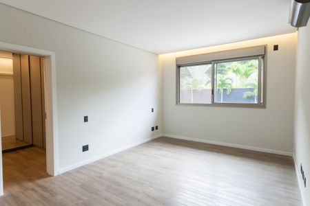 Casa de condomínio à venda com 548m², 4 quartos e 4 vagasSuite 4