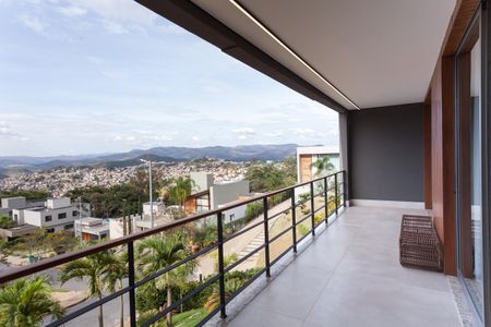 Casa de condomínio à venda com 548m², 4 quartos e 4 vagasVaranda da Sala