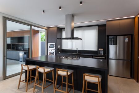 Casa de condomínio à venda com 548m², 4 quartos e 4 vagasCozinha