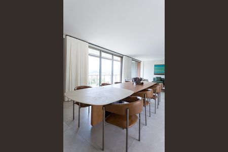 Casa de condomínio à venda com 548m², 4 quartos e 4 vagasSala de Jantar