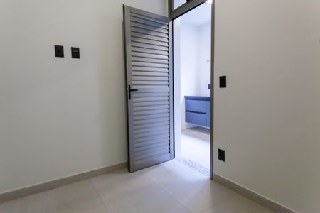 Casa de condomínio à venda com 548m², 4 quartos e 4 vagasQuarto de Serviço