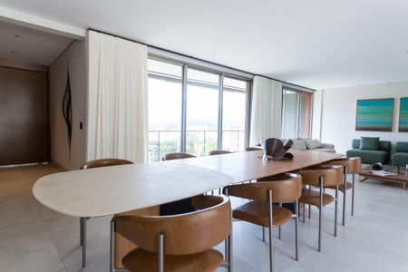 Casa de condomínio à venda com 548m², 4 quartos e 4 vagasSala de Jantar