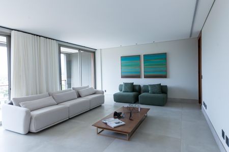 Casa de condomínio à venda com 548m², 4 quartos e 4 vagasSala de TV