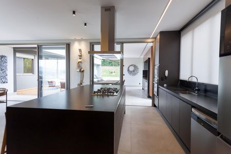 Casa de condomínio à venda com 548m², 4 quartos e 4 vagasCozinha