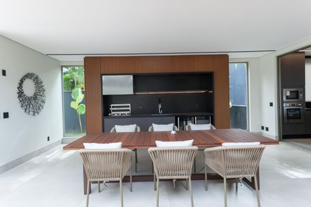 Casa de condomínio à venda com 548m², 4 quartos e 4 vagasChurrasqueira