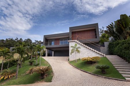 Casa de condomínio à venda com 548m², 4 quartos e 4 vagasFachada