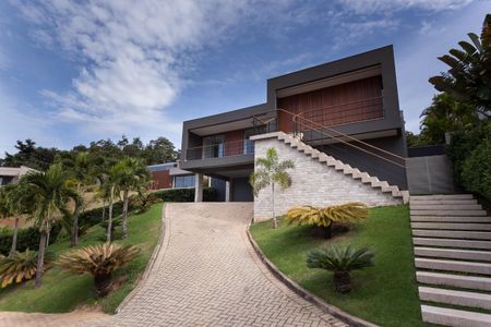 Casa de condomínio à venda com 548m², 4 quartos e 4 vagasFachada