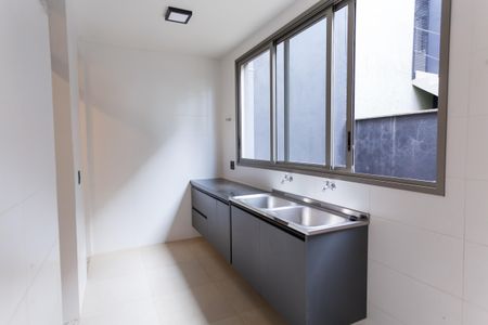 Casa de condomínio à venda com 548m², 4 quartos e 4 vagasÁrea de Serviço