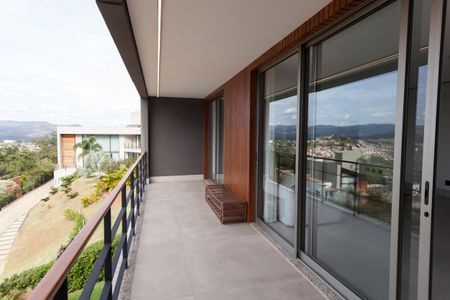 Casa de condomínio à venda com 548m², 4 quartos e 4 vagasVaranda da Sala