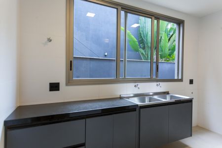 Casa de condomínio à venda com 548m², 4 quartos e 4 vagasÁrea de Serviço