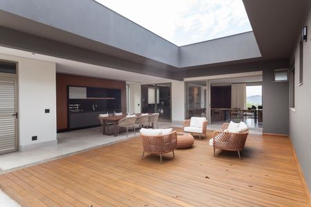 Casa de condomínio à venda com 548m², 4 quartos e 4 vagasdeck