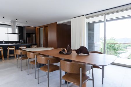 Casa de condomínio à venda com 548m², 4 quartos e 4 vagasSala de Jantar