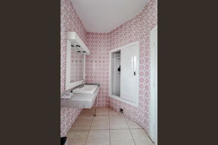 Casa à venda com 250m², 3 quartos e 3 vagasBanheiro