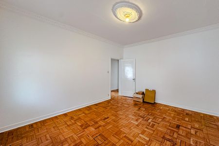 Casa à venda com 250m², 3 quartos e 3 vagasSala