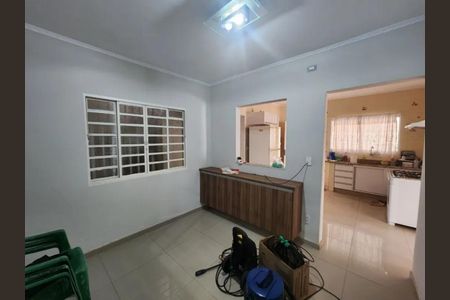 Casa à venda com 220m², 4 quartos e 6 vagas Casa à venda com 220m², 4 quartos e 6 vagasFoto 03