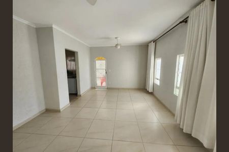 Casa à venda com 220m², 4 quartos e 6 vagas Casa à venda com 220m², 4 quartos e 6 vagasFoto 02