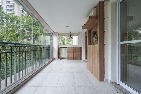 Apartamento à venda com 152m², 3 quartos e sem vaga Apartamento à venda com 152m², 3 quartos e sem vagaVaranda