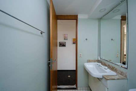 Apartamento à venda com 74m², 3 quartos e 1 vagaBanheiro Social