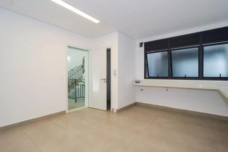 Casa de condomínio à venda com 548m², 4 quartos e 4 vagas