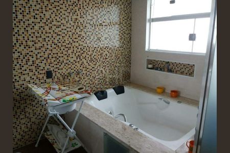 Casa à venda com 268m², 3 quartos e 3 vagas