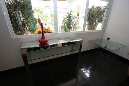 Apartamento para alugar com 75m², 2 quartos e 2 vagasHall social