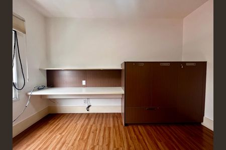 Apartamento à venda com 186m², 3 quartos e 3 vagasEscritório 