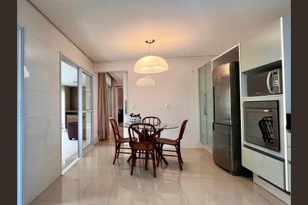 Apartamento à venda com 186m², 3 quartos e 3 vagasCozinha