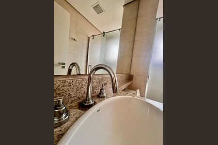 Apartamento à venda com 186m², 3 quartos e 3 vagasBanheiro 