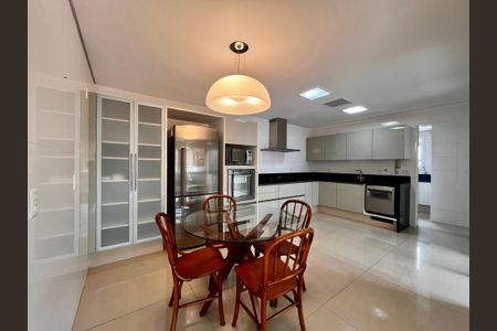 Apartamento à venda com 186m², 3 quartos e 3 vagasCozinha