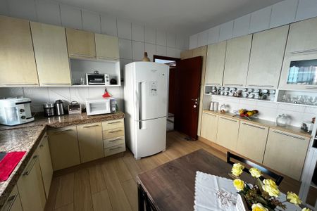 Casa à venda com 184m², 4 quartos e 4 vagasCozinha