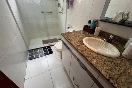 Casa à venda com 184m², 4 quartos e 4 vagasBanheiro 2