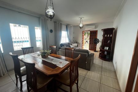Casa à venda com 184m², 4 quartos e 4 vagasSala