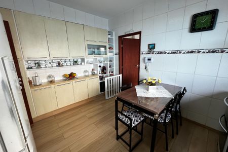 Casa à venda com 184m², 4 quartos e 4 vagasCozinha