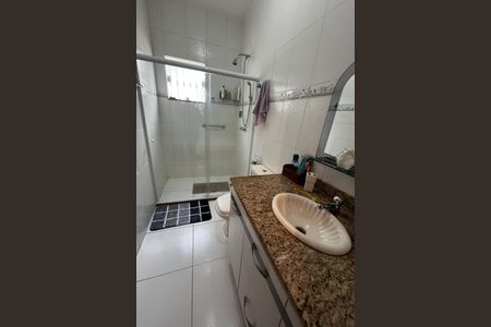 Casa à venda com 184m², 4 quartos e 4 vagasBanheiro 2
