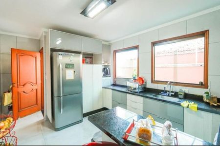 Casa à venda com 220m², 4 quartos e 4 vagas Casa à venda com 220m², 4 quartos e 4 vagasFoto 03