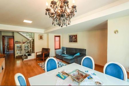 Casa à venda com 220m², 4 quartos e 4 vagas Casa à venda com 220m², 4 quartos e 4 vagasFoto 02