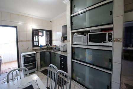 Casa à venda com 356m², 3 quartos e 2 vagasCozinha