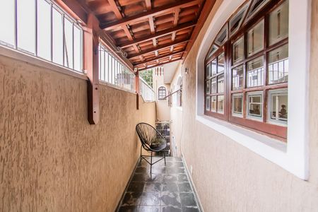 Casa à venda com 287m², 2 quartos e 2 vagas Casa à venda com 287m², 2 quartos e 2 vagasCorredor