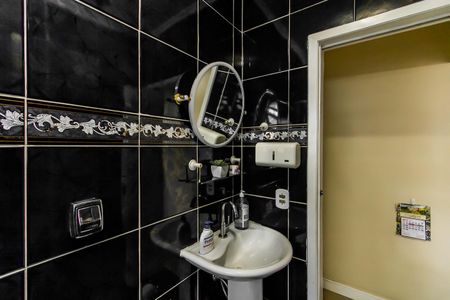 Casa à venda com 287m², 2 quartos e 2 vagas Casa à venda com 287m², 2 quartos e 2 vagasLavabo