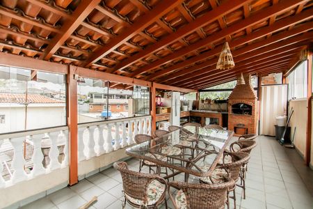 Casa à venda com 287m², 2 quartos e 2 vagas Casa à venda com 287m², 2 quartos e 2 vagasVaranda do Escritório