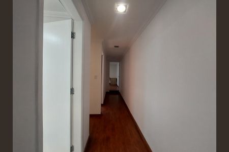 Casa à venda com 140m², 3 quartos e 2 vagasCorredor Interno