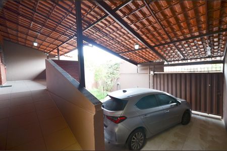 Casa à venda com 218m², 2 quartos e 2 vagas Casa à venda com 218m², 2 quartos e 2 vagasVaranda da entrada