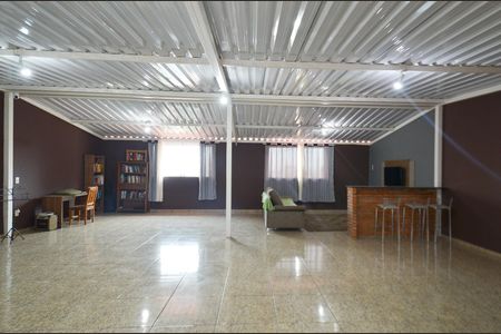 Casa à venda com 218m², 2 quartos e 2 vagas Casa à venda com 218m², 2 quartos e 2 vagasTerraço