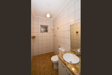 Casa à venda com 218m², 2 quartos e 2 vagas Casa à venda com 218m², 2 quartos e 2 vagasBanheiro social